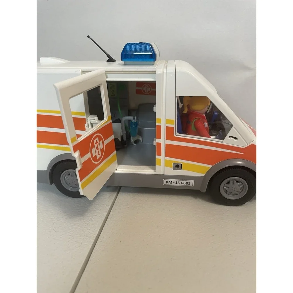 Playmobile‎ Ambulance People Fully functional Siren Plus People & Accessories